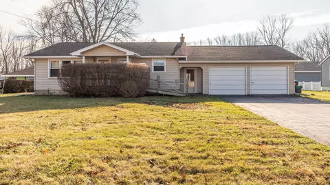 20315 Huron River Dr, Rockwood, MI 48173
