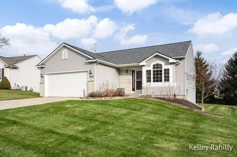 2502 Lawncrest Dr NE, Grand Rapids, MI 49505