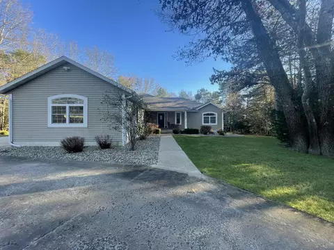 7138 Hyde Park Rd, Whitehall, MI 49461