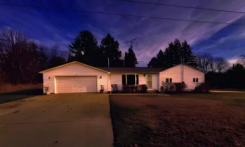 58 N Gordon Rd, Scottville, MI 49454