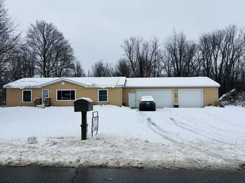 4261 52nd St, Holland, MI 49423