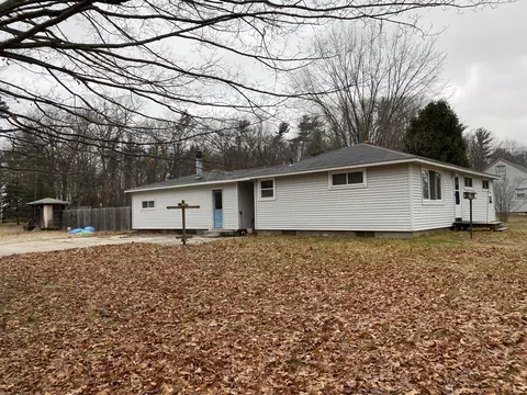 8615 Indian Bay Rd, Montague, MI 49437