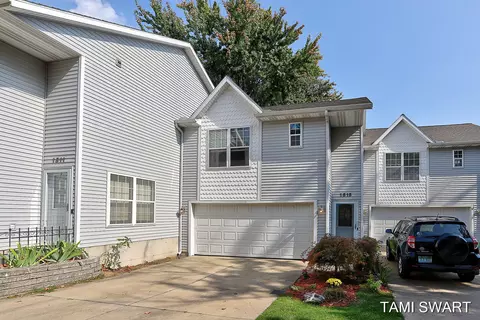 1515 Beechwood Ct, Grand Haven, MI 49417