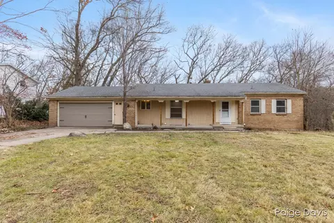 3810 Algansee Dr NE, Grand Rapids, MI 49525