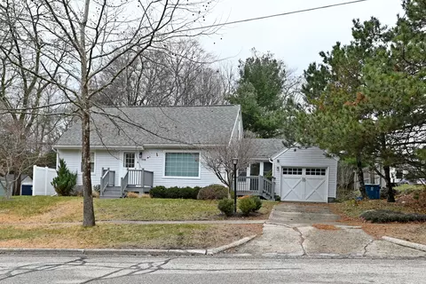 115 Williams Ave, Grand Haven, MI 49417