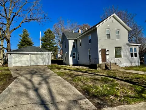 106 W Dewey St, Buchanan, MI 49107
