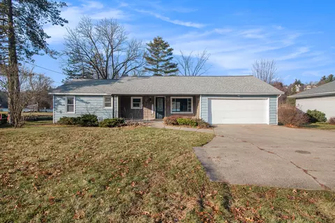 3059 Thorncrest Dr SE, Grand Rapids, MI 49546