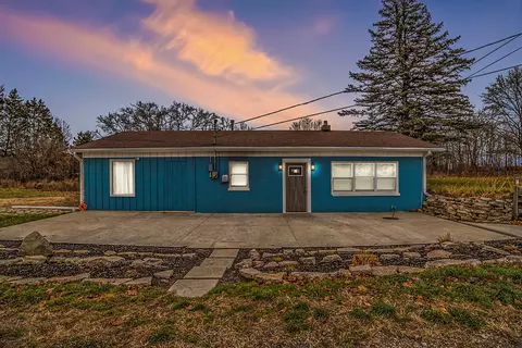 2779 W 24th St, Fremont, MI 49412
