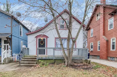 910 Fountain St NE, Grand Rapids, MI 49503