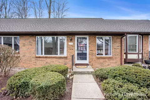 2343 Radcliff Village Dr SE, Grand Rapids, MI 49546