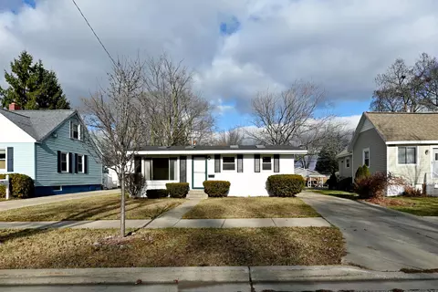 1319 Waverly Ave, Grand Haven, MI 49417