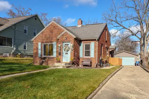 24 Crescent Dr, Kalamazoo, MI 49001
