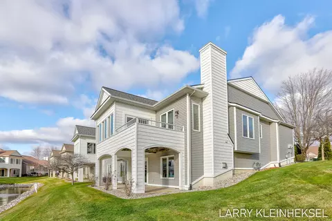 382 Troon Ct, Holland, MI 49423
