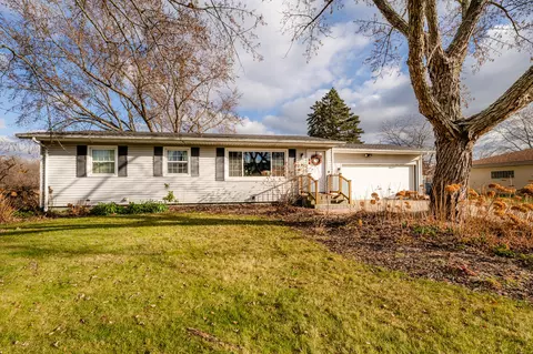 8459 Cleveland Ave, Baroda, MI 49101