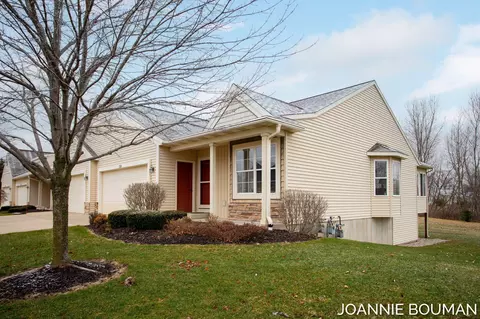 158 Gemstone Ln, Holland, MI 49423