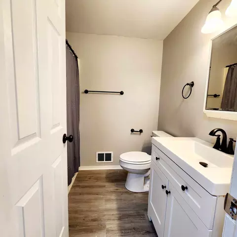 4645 Westbrook Dr #4, Jackson, MI 49201 photo 8