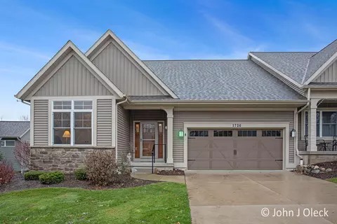1726 N Brandon Ridge Dr NW, Walker, MI 49544