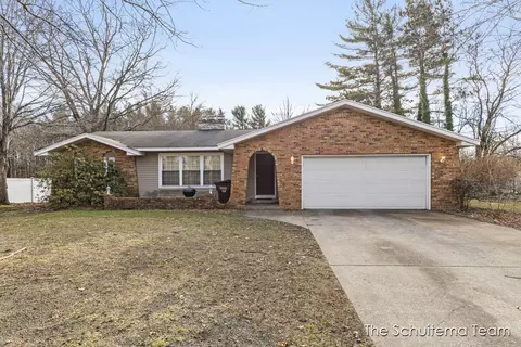 14376 James St, Holland, MI 49424