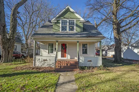 308 Hubbard St, South Haven, MI 49090