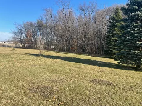 1 Shoreland Mnr, Colon, MI 49040