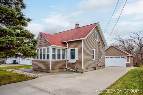 10524 Paw Paw Dr, Zeeland, MI 49464