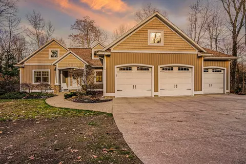 5819 Hunters Rdg, Fennville, MI 49408