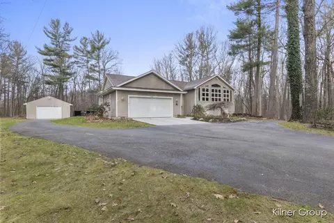 5969 Greeley Ave NE, Rockford, MI 49341