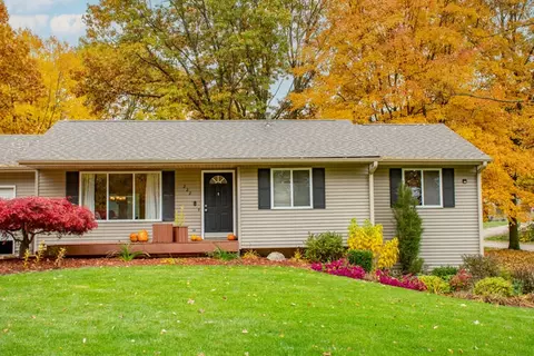 222 Deer Run Dr, Plainwell, MI 49080