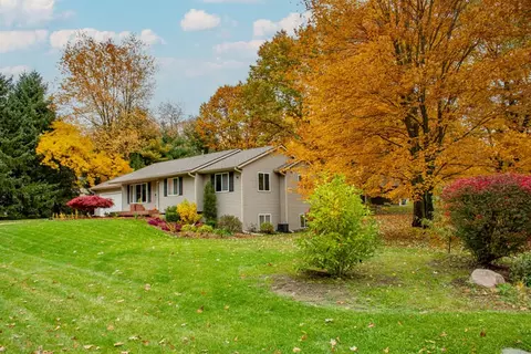222 Deer Run Dr, Plainwell, MI 49080 photo 3