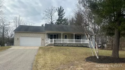 1663 Hansen St, Muskegon, MI 49445
