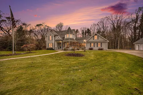 18779 N Fruitport Rd, Spring Lake, MI 49456