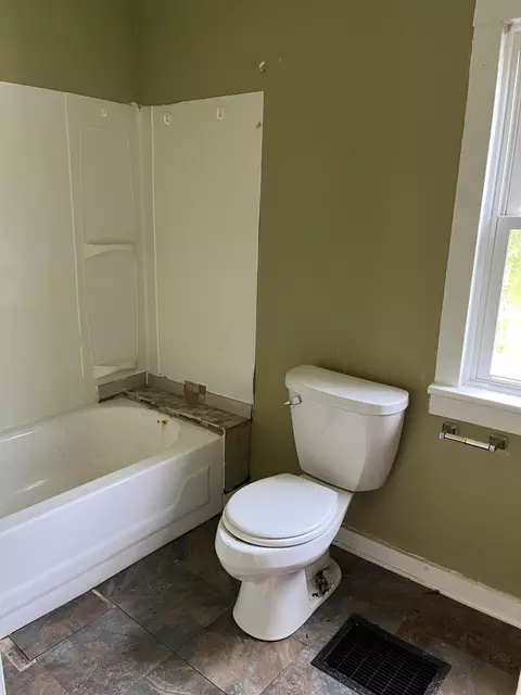 137 Arnold St, Jackson, MI 49202 photo 6