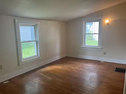 137 Arnold St, Jackson, MI 49202 photo 5