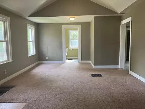 137 Arnold St, Jackson, MI 49202 photo 2