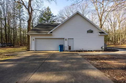 19270 Seneca Ave, Big Rapids, MI 49307