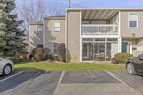 3075 Poplar Creek Dr SE #201, Kentwood, MI 49512