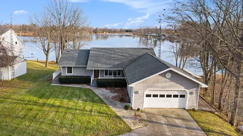 1258 E Lone Pine Rd, Custer, MI 49405