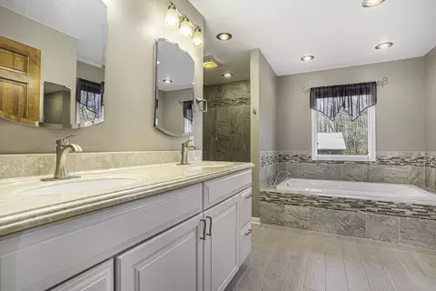 Bath - 1258 E Lone Pine Rd, Custer, MI 49405 photo 2 of 4