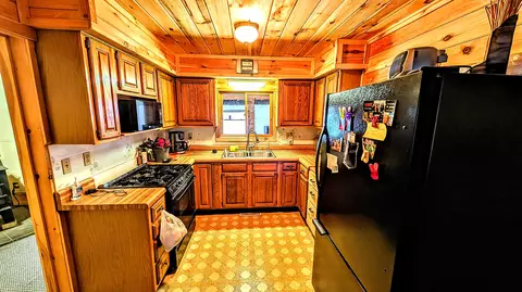 Kitchen - 5305 W 52nd St, Baldwin, MI 49304 photo 1 of 2