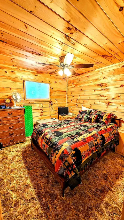 Bedroom - 5305 W 52nd St, Baldwin, MI 49304 photo 3 of 5