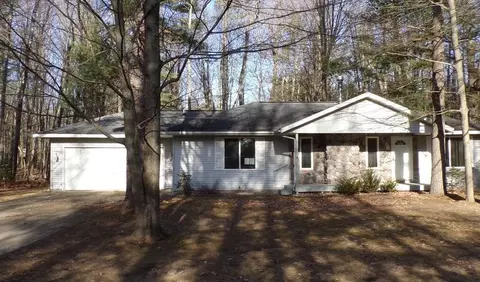 6700 Club House Dr E, Stanwood, MI 49346