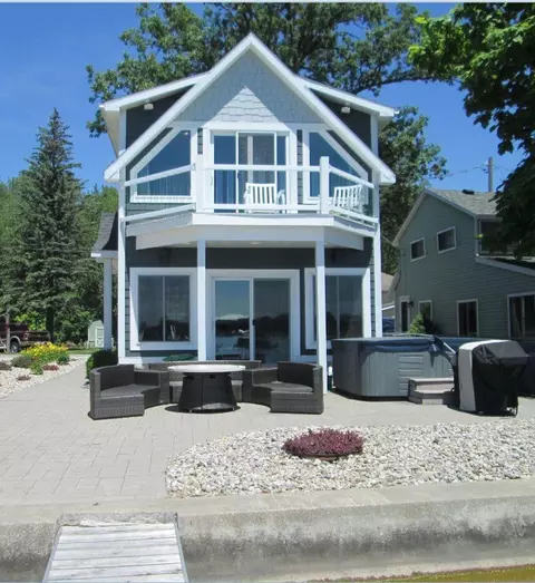 3520 Round Lake Hwy, Manitou Beach, MI 49253