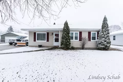 5336 Madison Ave SE, Kentwood, MI 49548