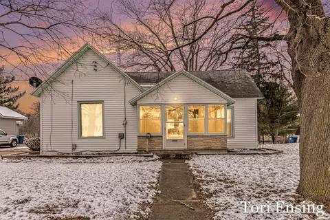 425 Birch St, Belding, MI 48809 photo 2