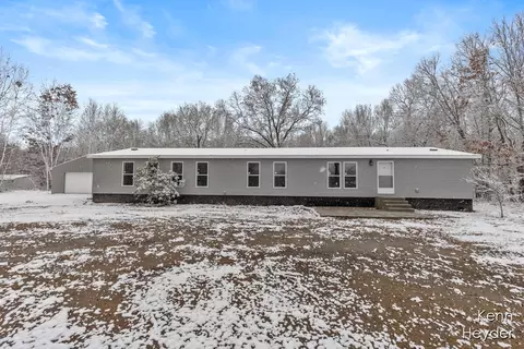 12381 Saddler Rd, Plainwell, MI 49080 photo 2