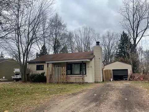1419 Warwick Dr, Lansing, MI 48910