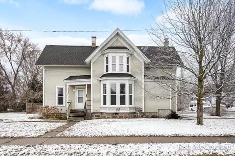 304 N Washington St, Lowell, MI 49331