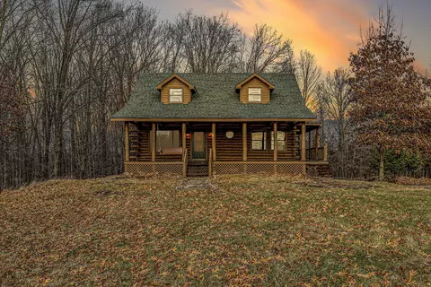 4270 E Riverside Dr, Lyons, MI 48851