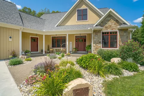 9275 W Guernsey Lake Rd, Delton, MI 49046