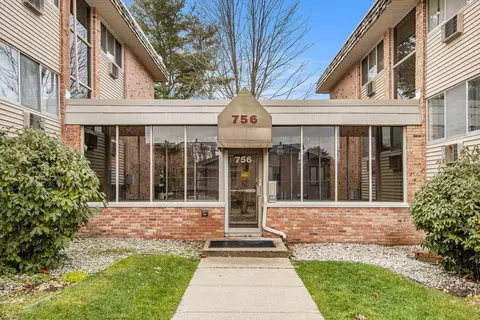 756 W Kilgore Rd #201, Kalamazoo, MI 49008